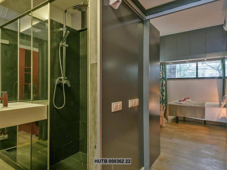 Alcam Futbol Pequeno Apartment Barcelona Luaran gambar