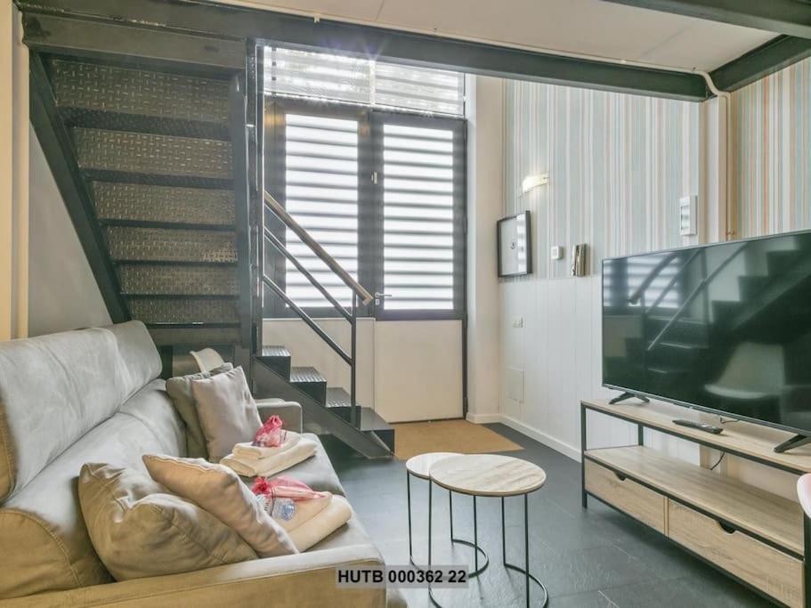 Alcam Futbol Pequeno Apartment Barcelona Luaran gambar