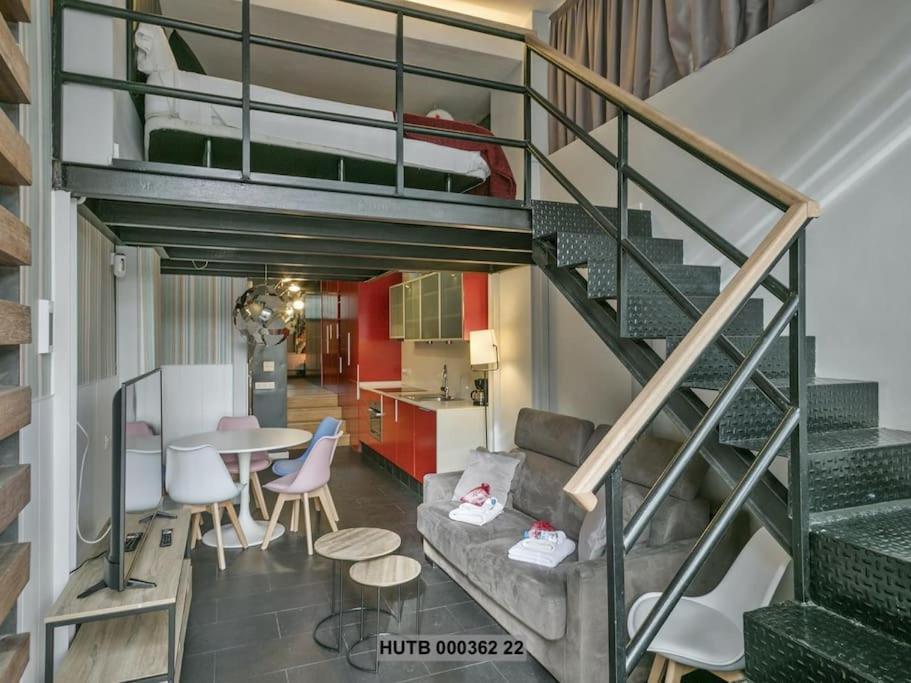 Alcam Futbol Pequeno Apartment Barcelona Luaran gambar