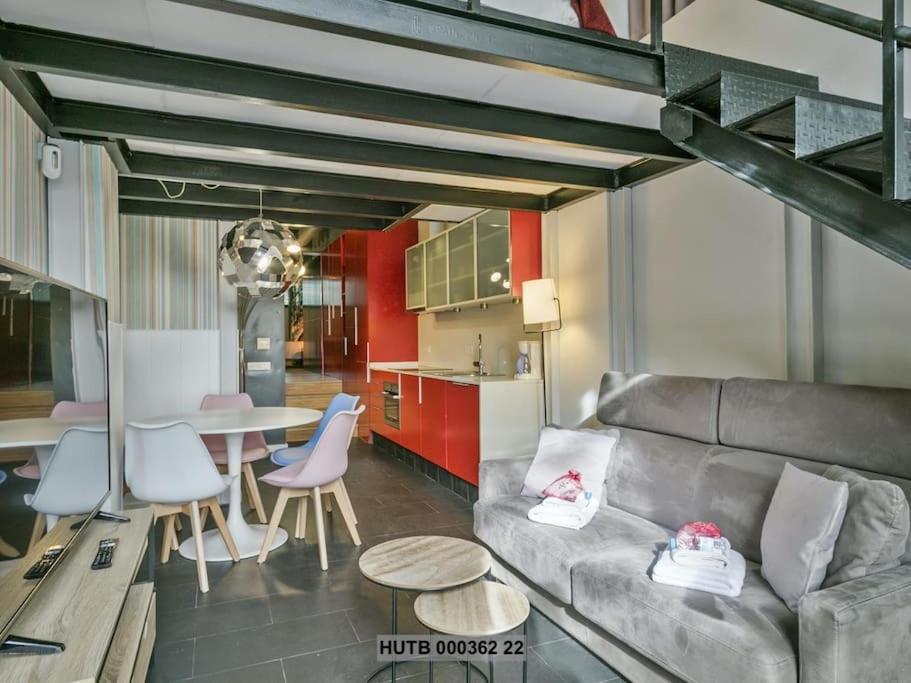 Alcam Futbol Pequeno Apartment Barcelona Luaran gambar
